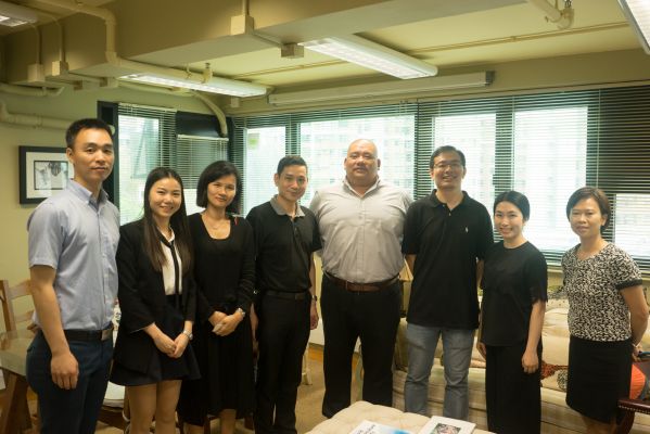 与香港城市大学动物医学院王启熙总监洽谈合作项目.JPG