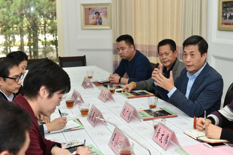 与澳门籍企业家座谈.jpg