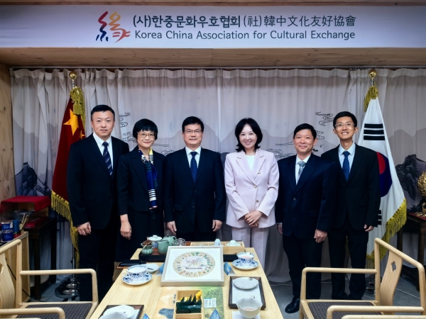 0924 韩国-韩中文化友好协会-合影.jpg